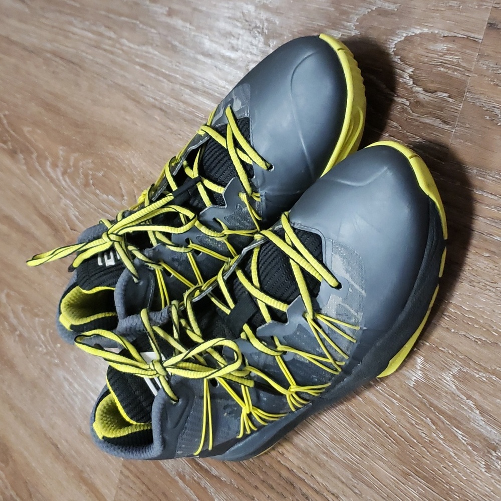 (5.5) Air Jordan PoduLite Lace Up Athletic Sneakers Basketball NBA Activewear